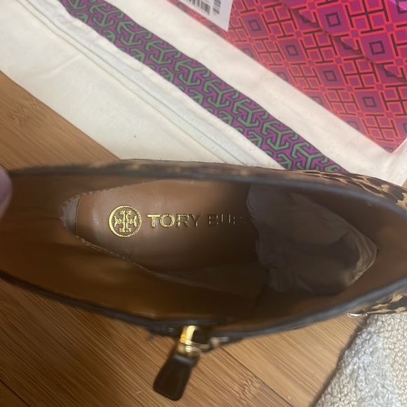 NEW Tory Burch Lila 90mm zip up ankle bootie - Picture 11 of 12